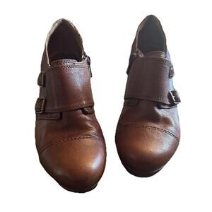 Clark’s Women’s Brown leather  Cross Buckle  Chunky Heel Boho shoe Size 6.5 M